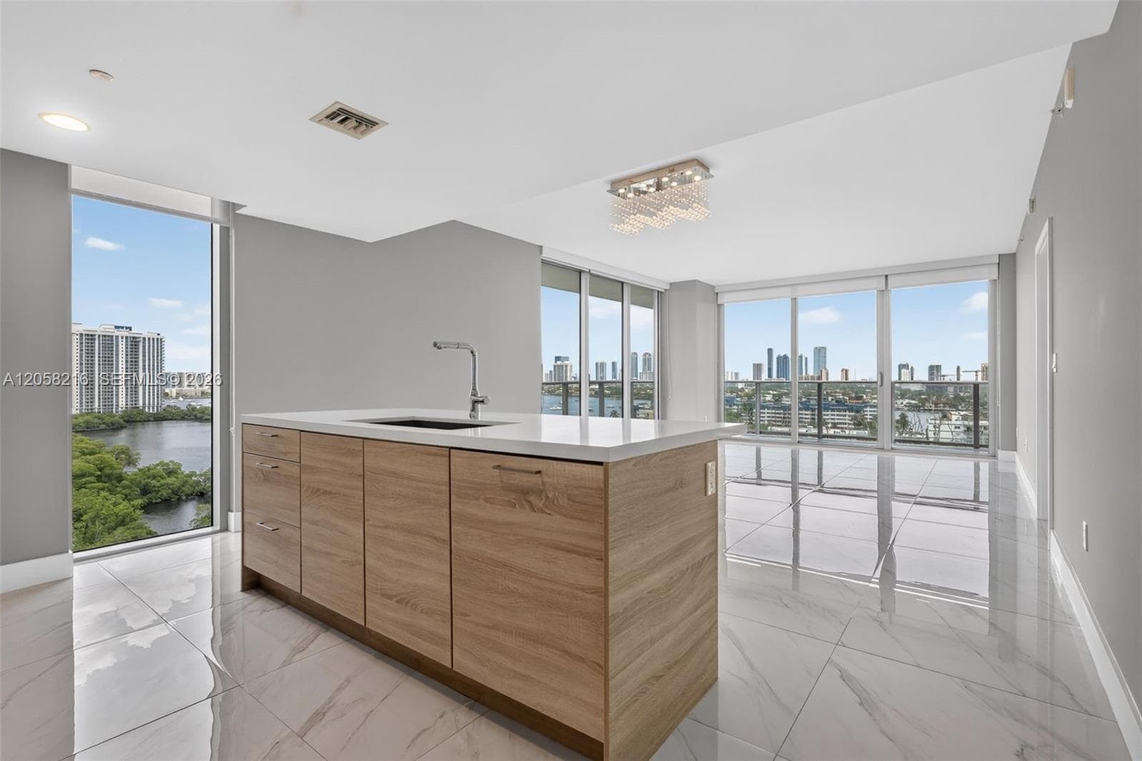16385 Biscayne Blvd # 1215, North Miami Beach, FL 33160 photo 4