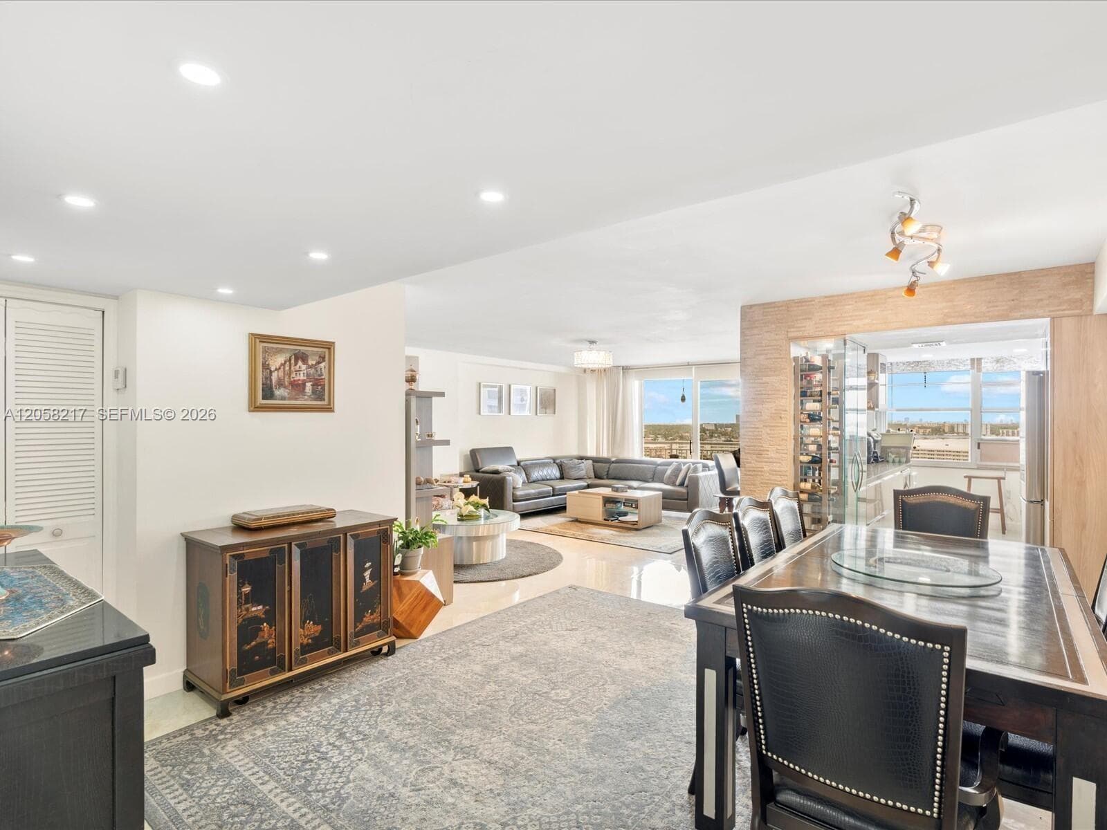 18071 Biscayne Blvd # 1401, Aventura, FL 33160 photo 2