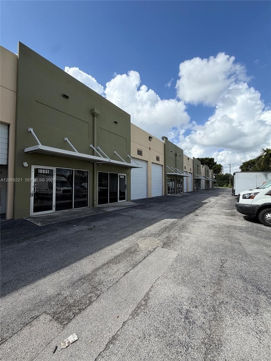 10601 NW 122nd St # 20, Medley, FL 33178 photo 2