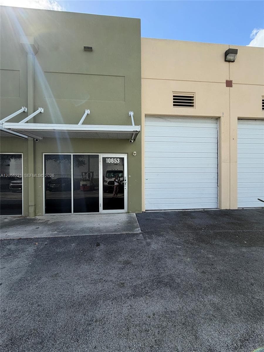 10601 NW 122nd St # 20, Medley, FL 33178