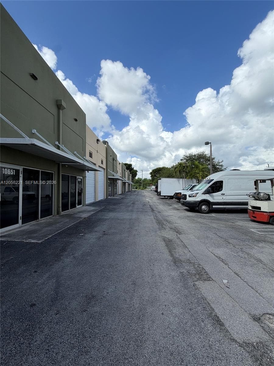 10601 NW 122nd St # 20, Medley, FL 33178 photo 4