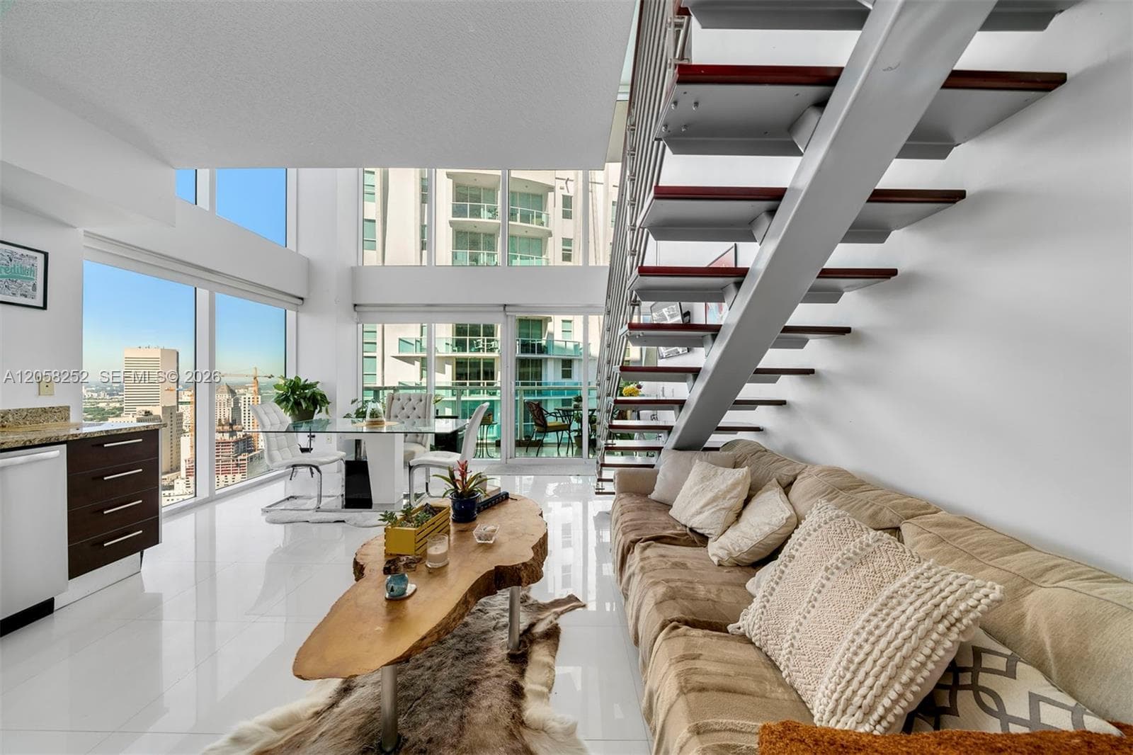 41 SE 5th St # 2117, Miami, FL 33131 photo 2