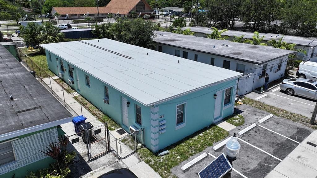 633 NW 15TH Terrace, Fort Lauderdale, FL 33311 photo 2