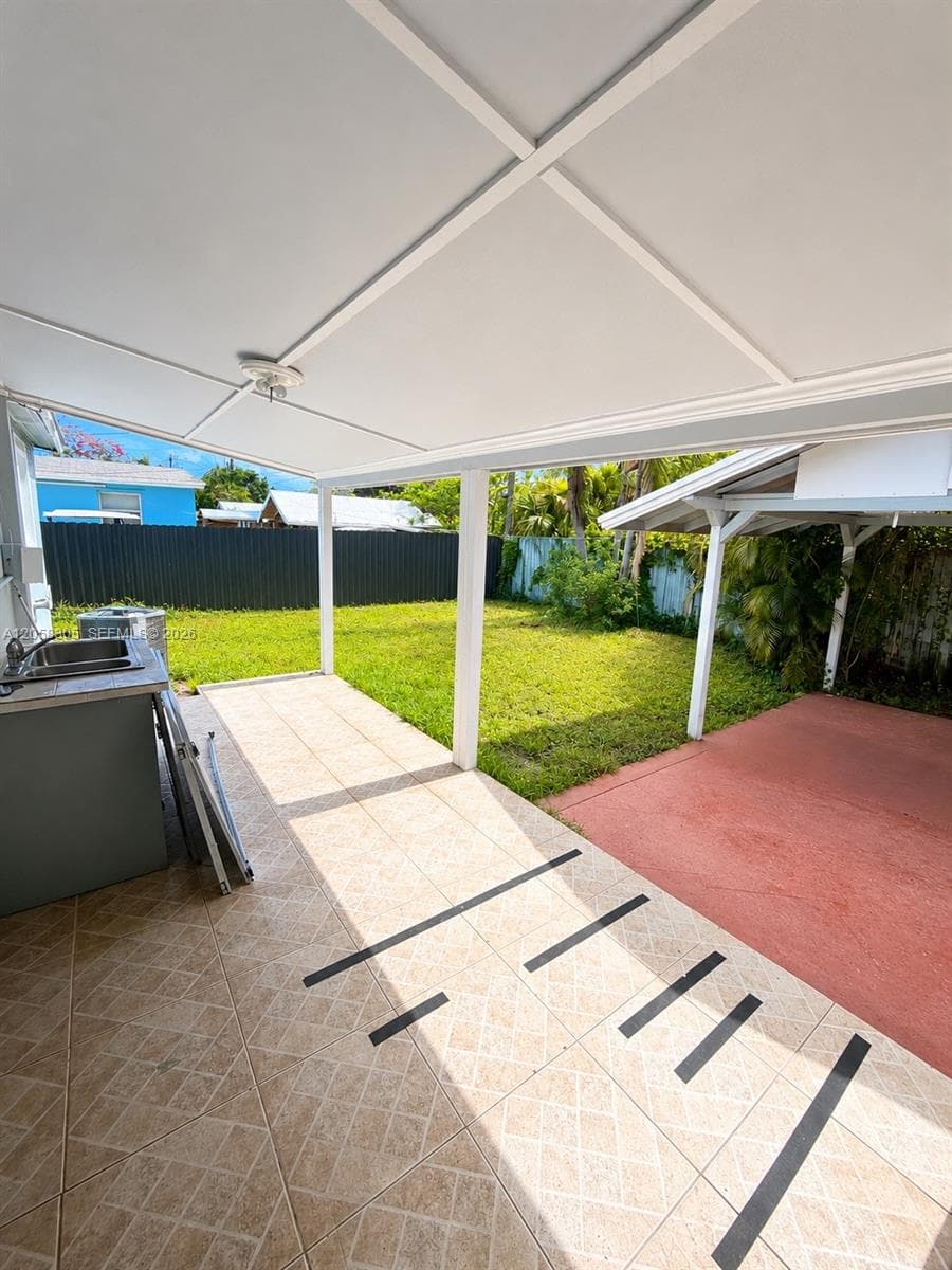 5651 NE 9th Ave, Oakland Park, FL 33334 photo 2