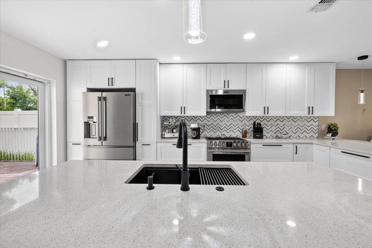 3367 COMMODORE Court, West Palm Beach, FL 33411 photo 2