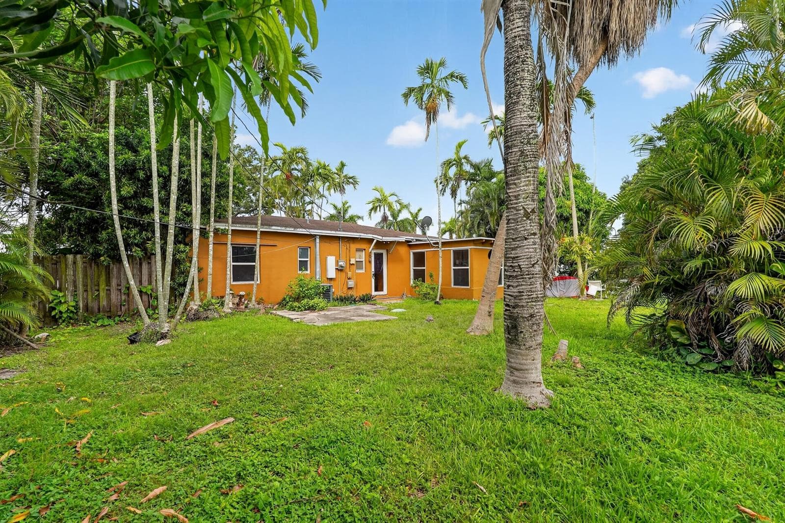 14621 LINCOLN Boulevard, Miami, FL 33176 photo 3