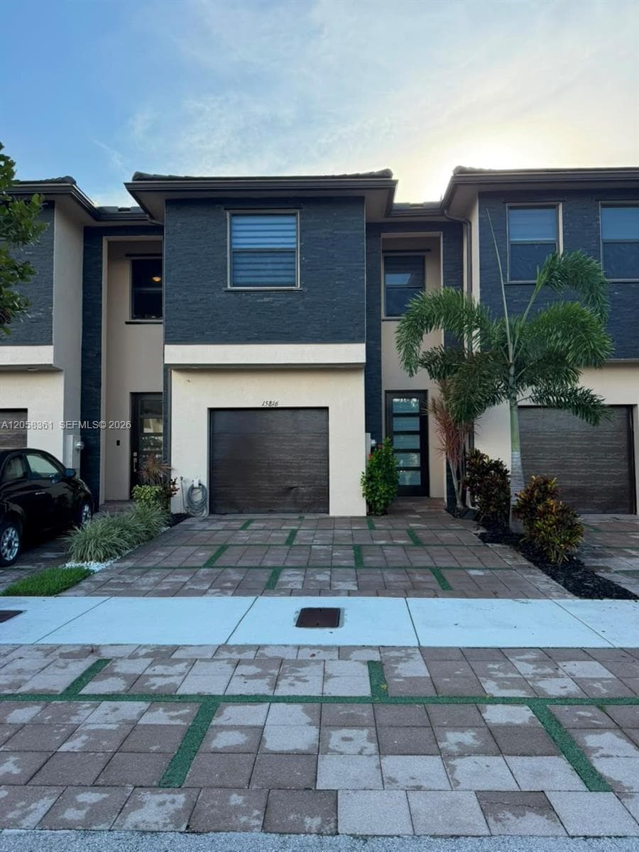15816 NW 91st Ave, Miami Lakes, FL 33018 photo 2