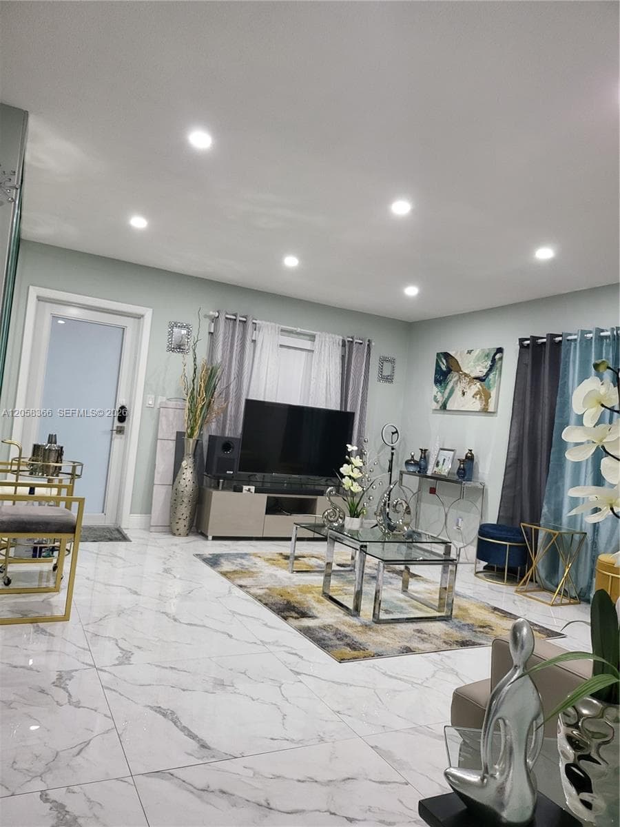 1747 Rodman St # 110, Hollywood, FL 33020