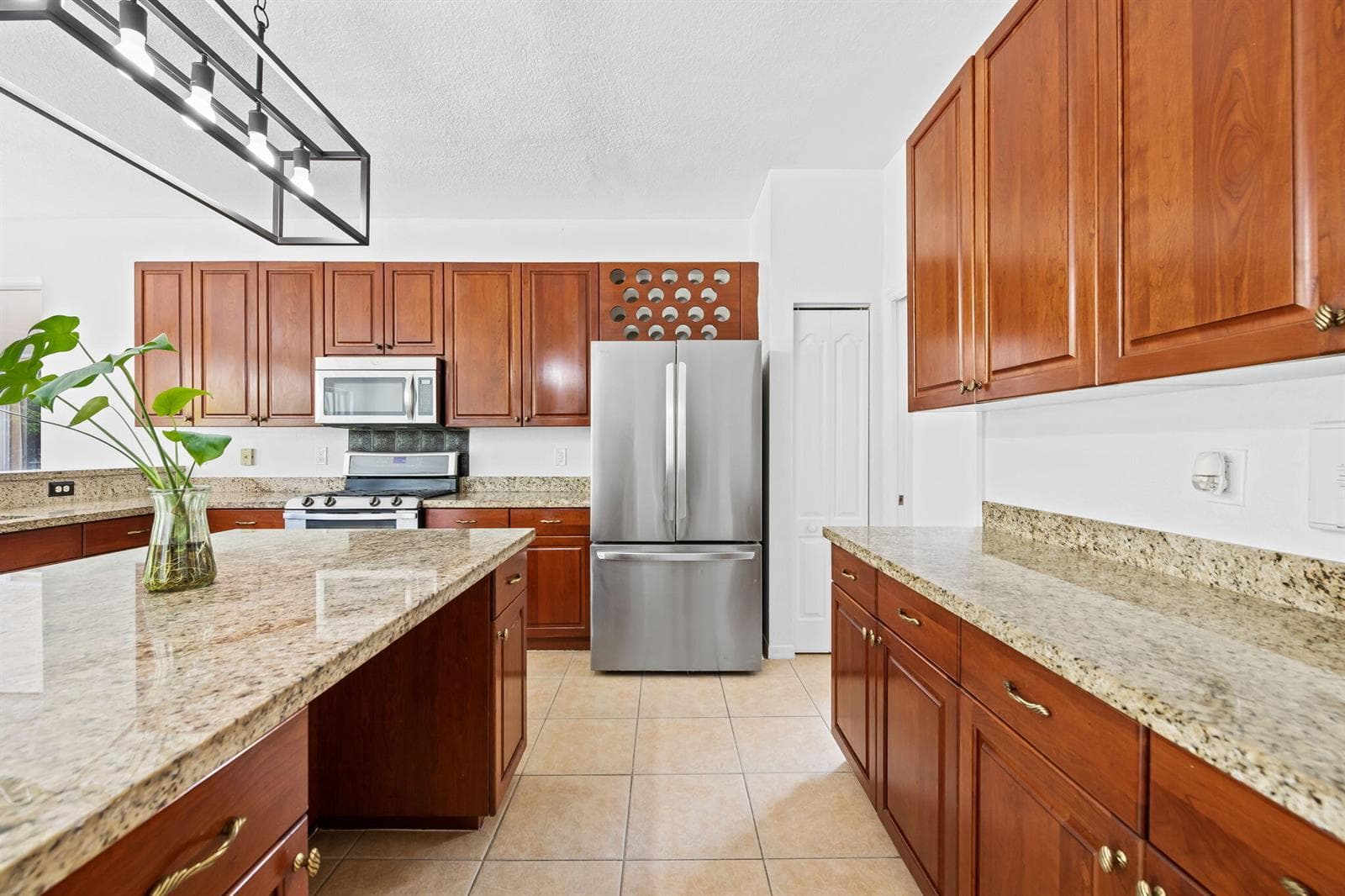 19389 SW 64th Street, Pembroke Pines, FL 33332 photo 3