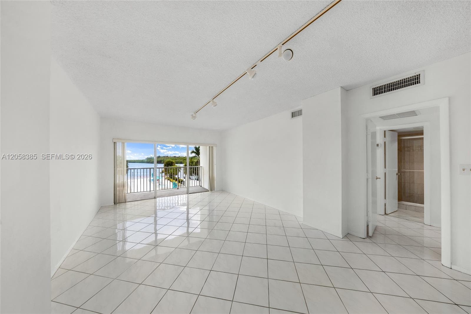 300 Bayview Dr # 202, Sunny Isles Beach, FL 33160 photo 3