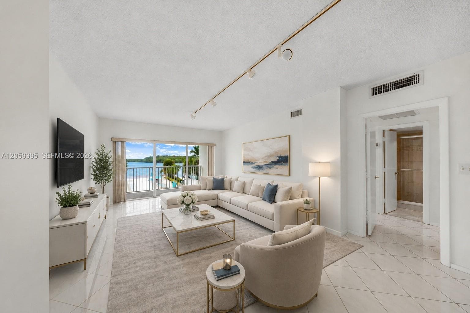 300 Bayview Dr # 202, Sunny Isles Beach, FL 33160 photo 4