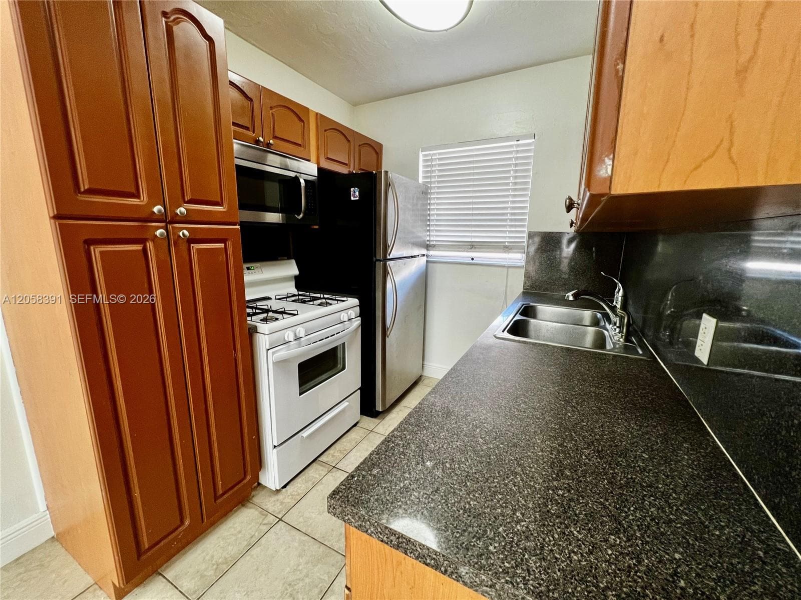 2072 NE 169th St # 8, North Miami Beach, FL 33162 photo 3