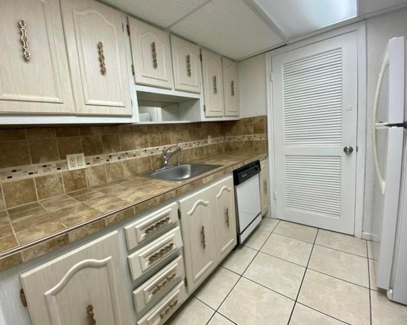301 Croton Avenue # 407, Lantana, FL 33462 photo 4