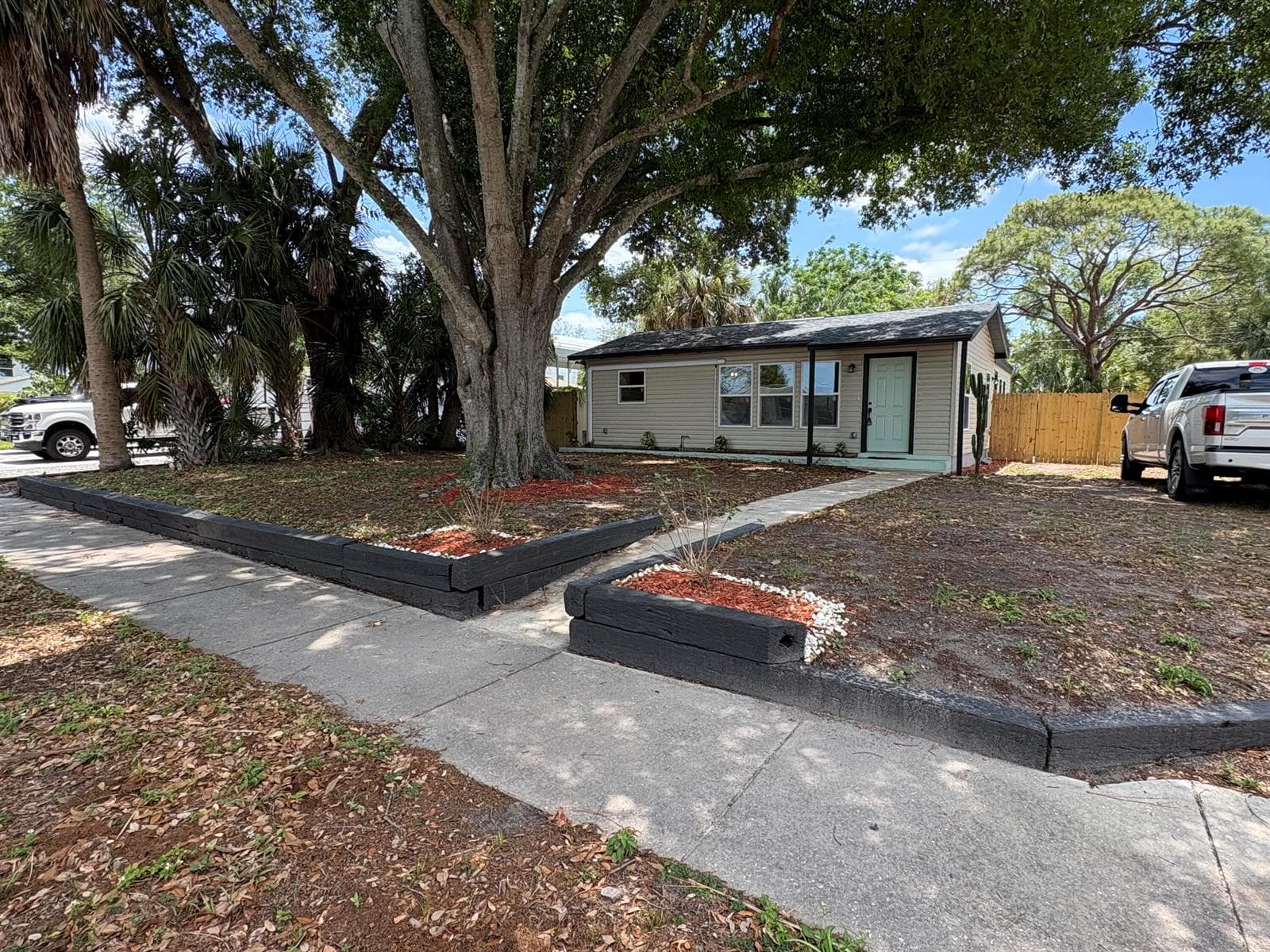6948 DARTMOUTH Avenue N, FL 33710