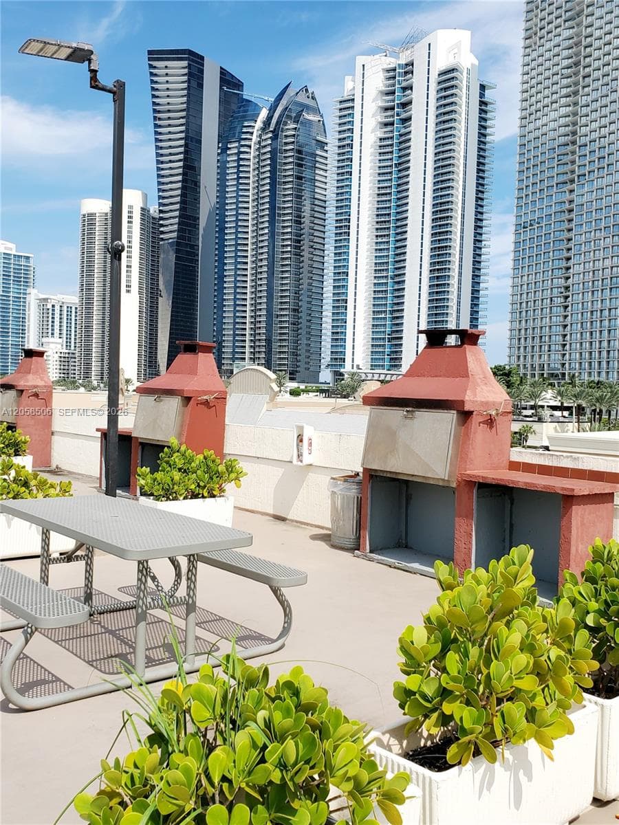 17021 N Bay Rd # 618, Sunny Isles Beach, FL 33160