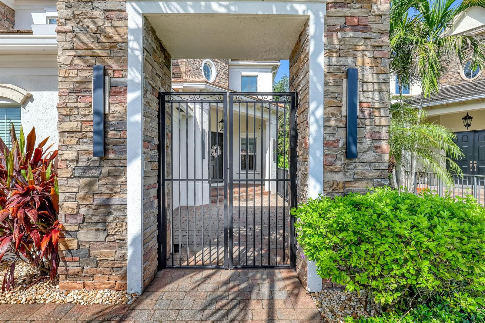 8541 Butler Greenwood Drive, Royal Palm Beach, FL 33411 photo 4