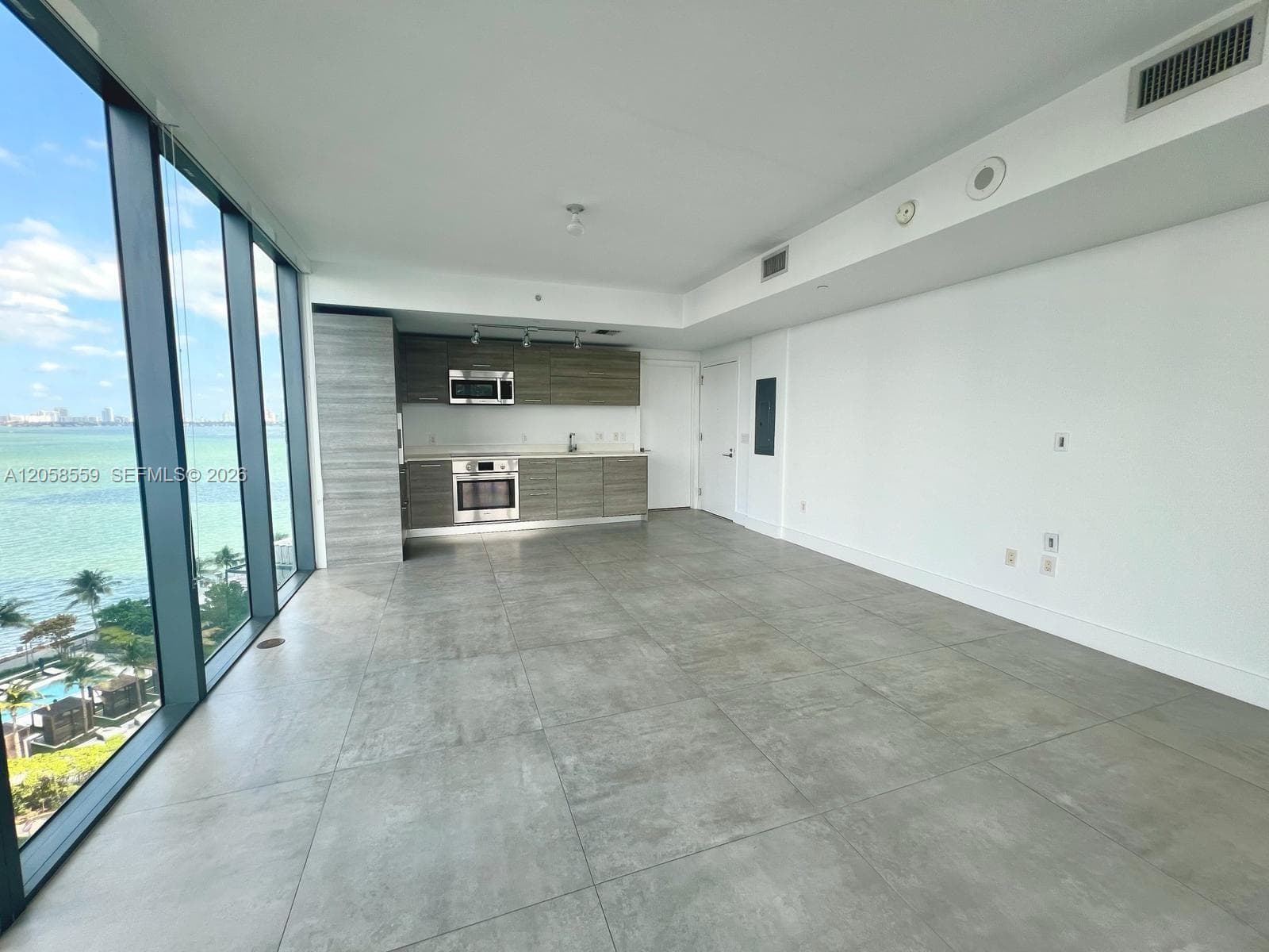 650 NE 32nd St # 908, Miami, FL 33137 photo 2