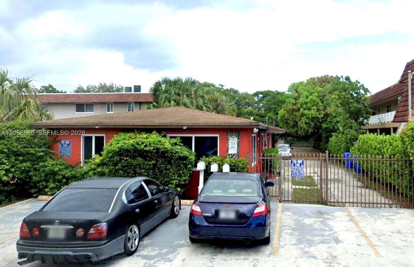 2513 Lincoln St, Hollywood, FL 33020 photo 3