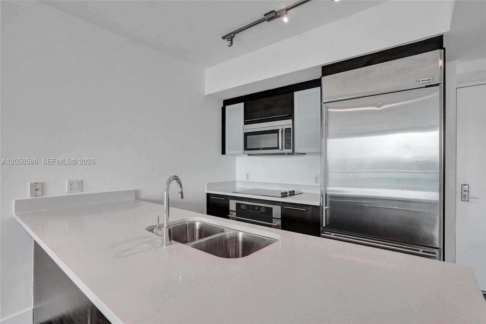 55 SE 6th St # 3604, Miami, FL 33131 photo 3