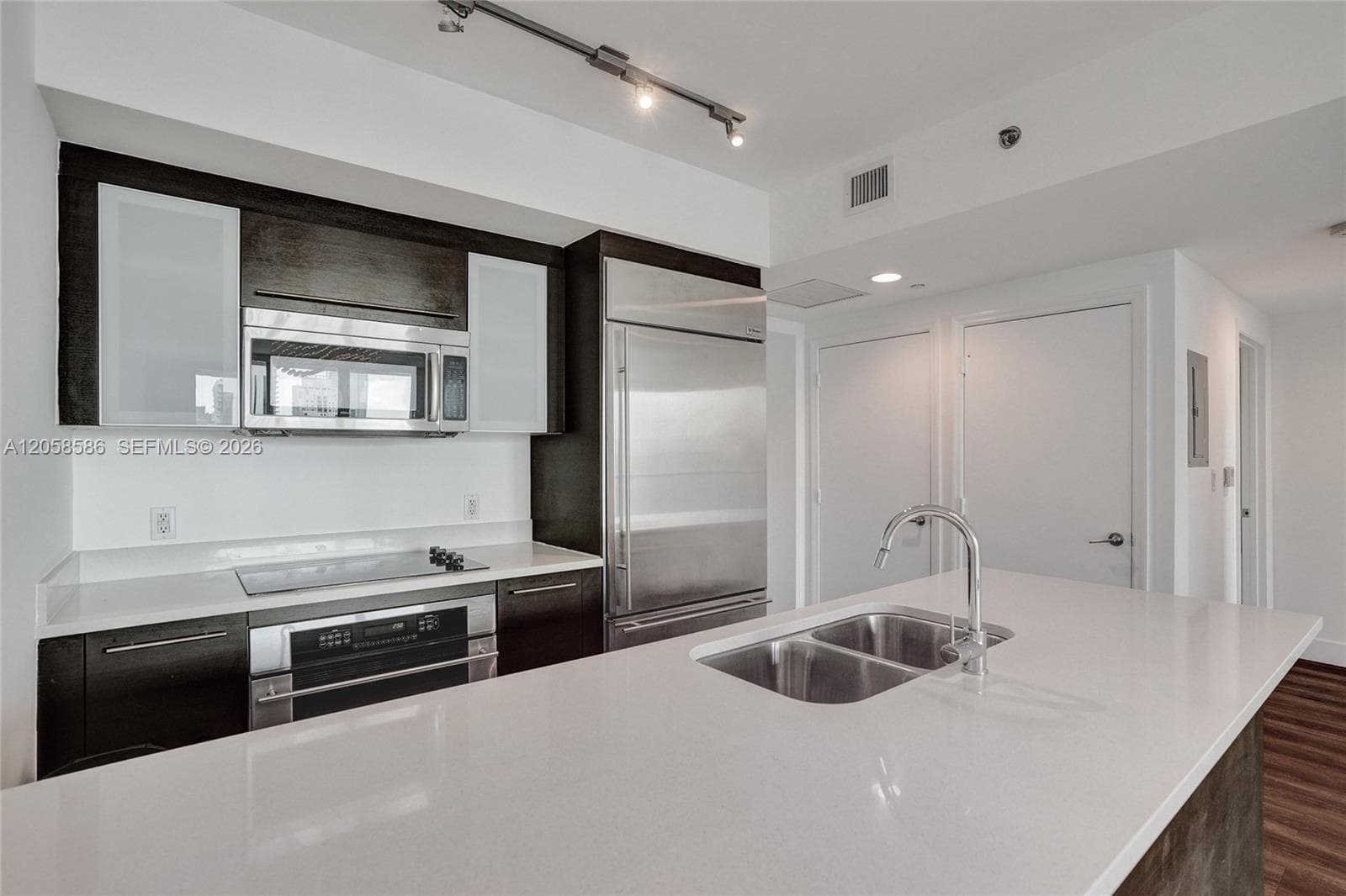 55 SE 6th St # 3604, Miami, FL 33131 photo 4
