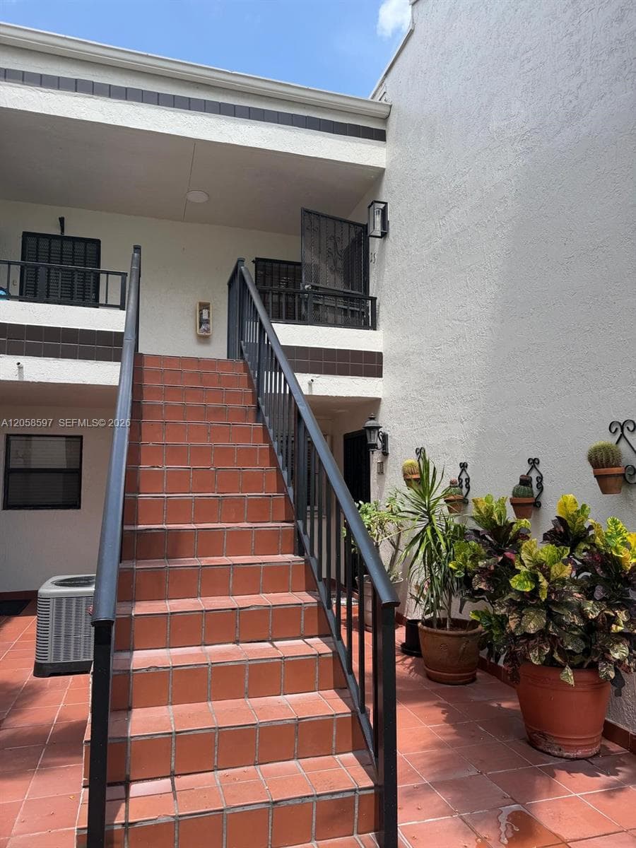 10875 NW 7th St # 23-36, Miami, FL 33172 photo 2