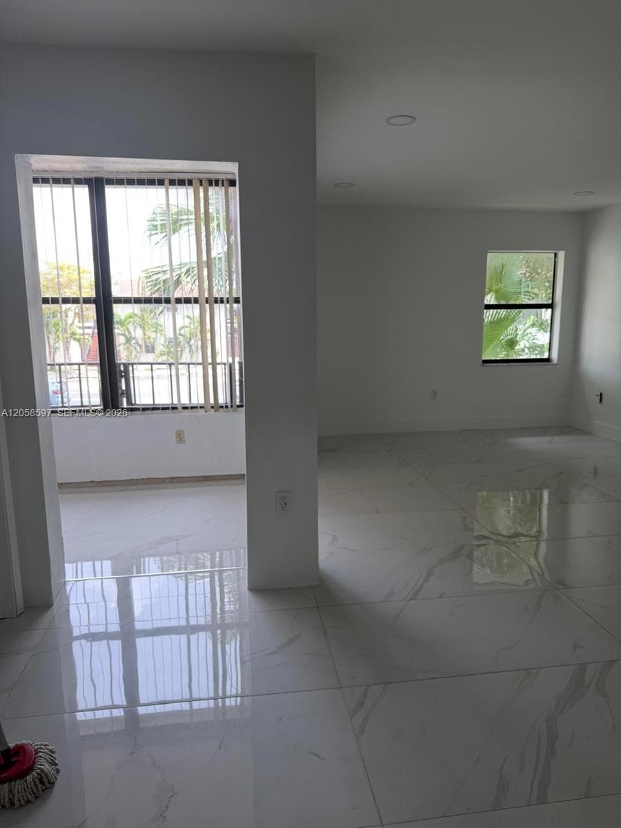 10875 NW 7th St # 23-36, Miami, FL 33172 photo 4