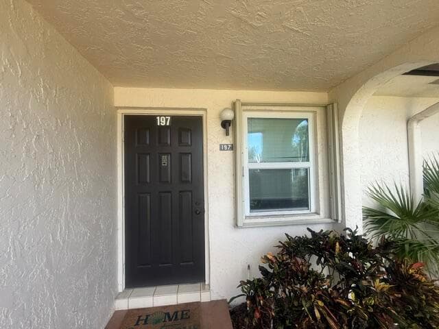 197 Lake Susan Lane, West Palm Beach, FL 33411 photo 2