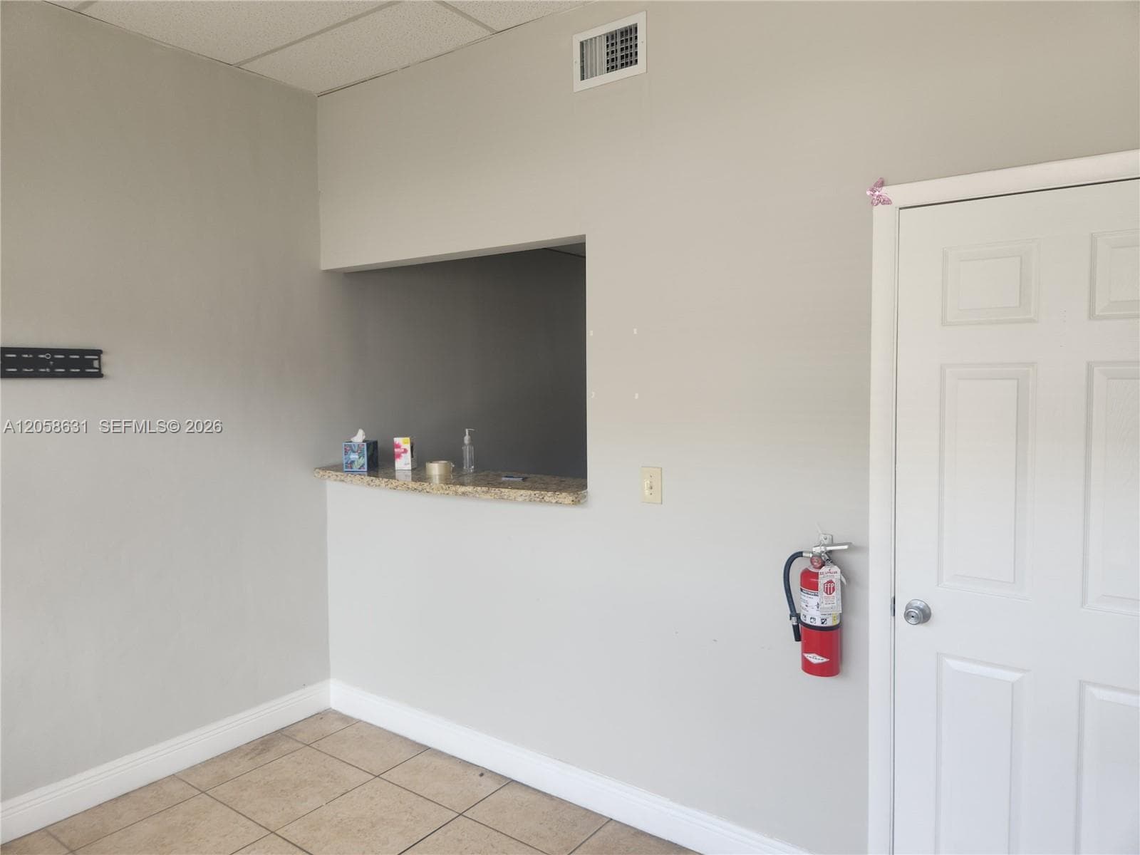 1410 SW 1st St # 1420, Miami, FL 33135 photo 4