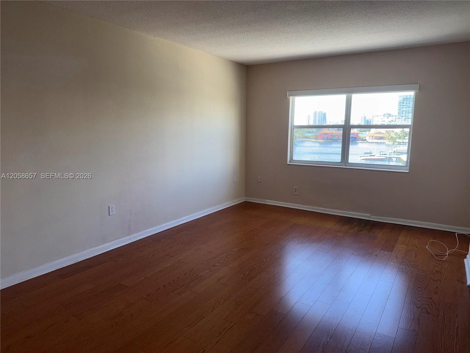 400 Kings Point Dr # 311, Sunny Isles Beach, FL 33160 photo 5