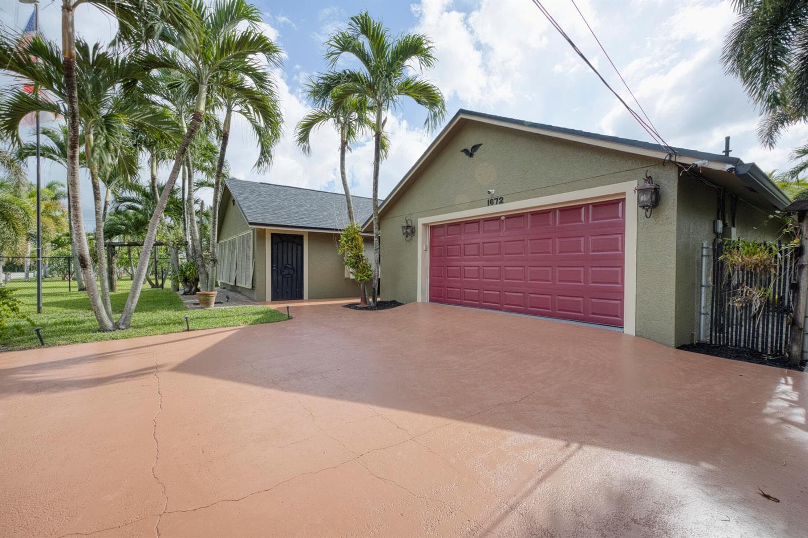 1672 ERIE Terrace, Palm Springs, FL 33406 photo 2