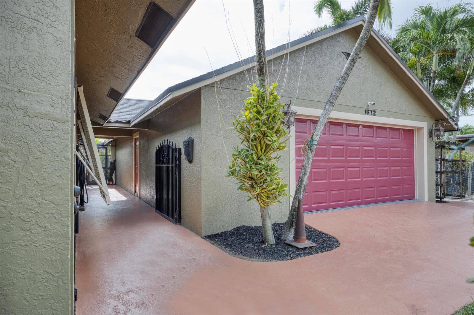 1672 ERIE Terrace, Palm Springs, FL 33406 photo 5