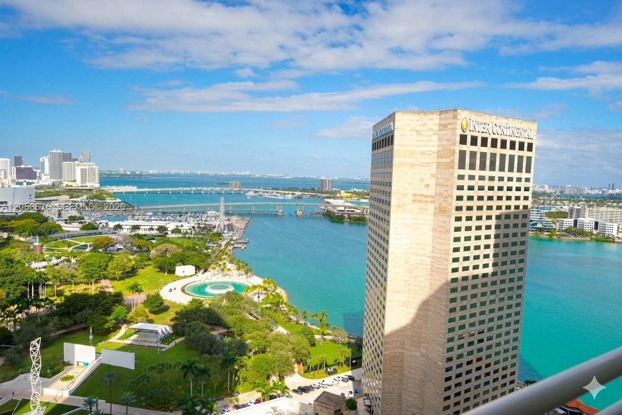 325 S Biscayne Blvd # 3314, Miami, FL 33131 photo 3