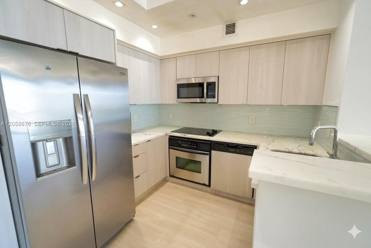 325 S Biscayne Blvd # 3314, Miami, FL 33131 photo 5