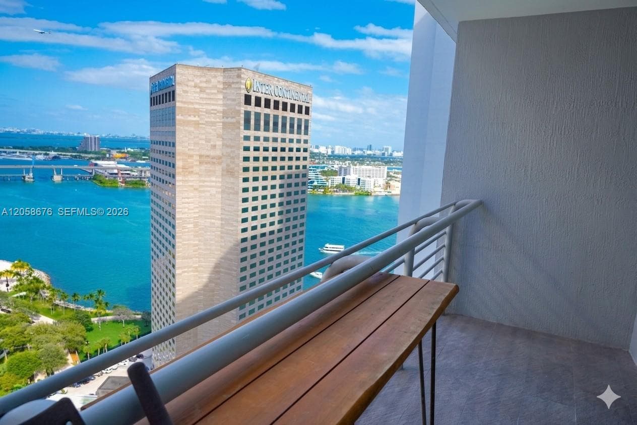 325 S Biscayne Blvd # 3314, Miami, FL 33131 photo 4
