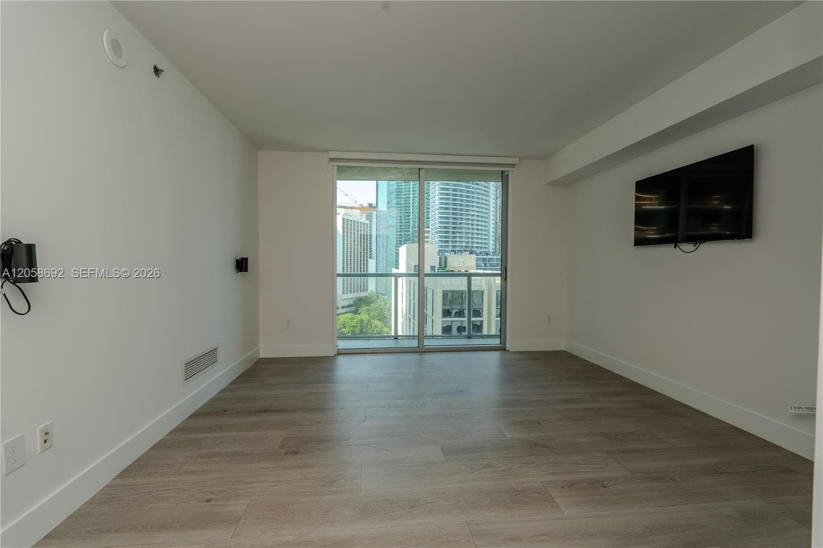 500 Brickell Ave # 1407, Miami, FL 33131 photo 4