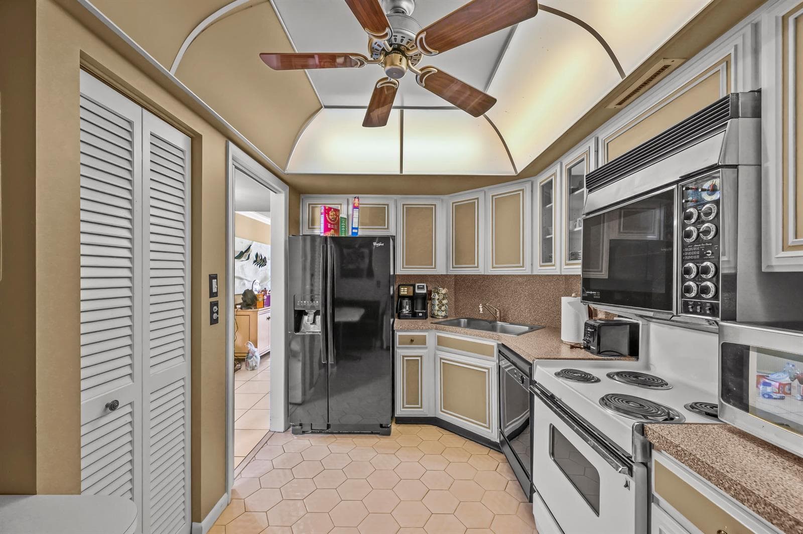 2425 PRESIDENTIAL Way # 1006, West Palm Beach, FL 33401 photo 5