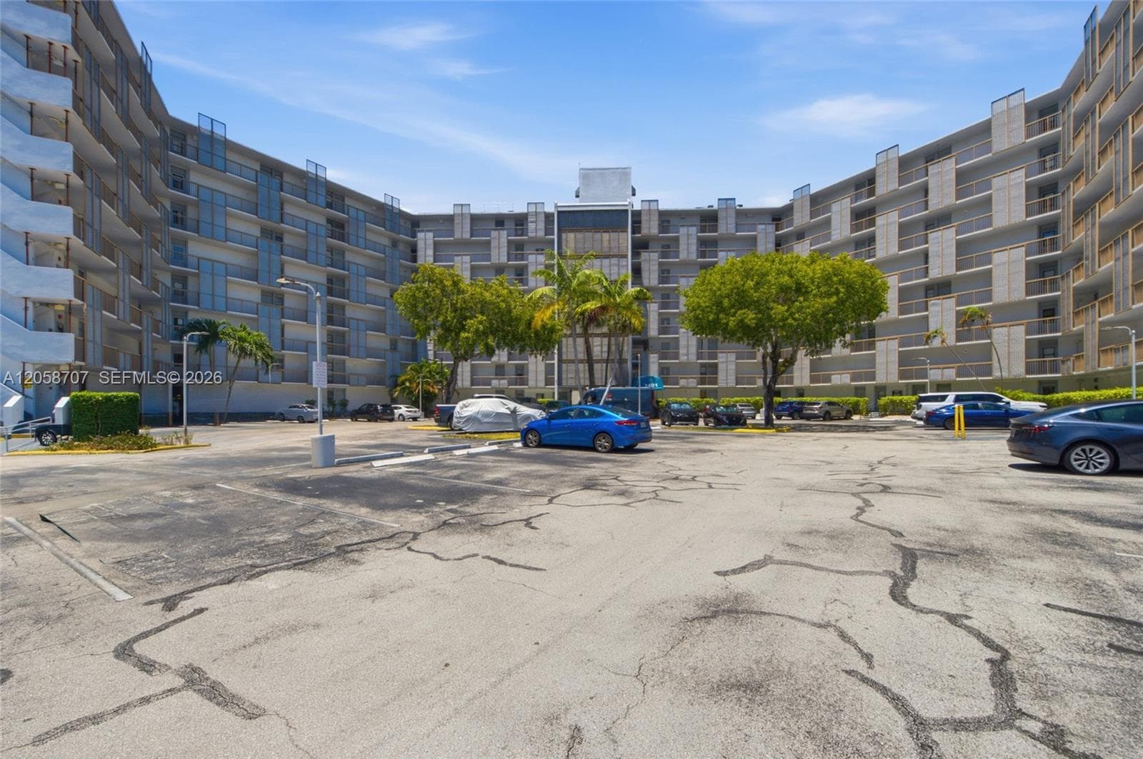 3401 N Country Club Dr # 804, Aventura, FL 33180 photo 2