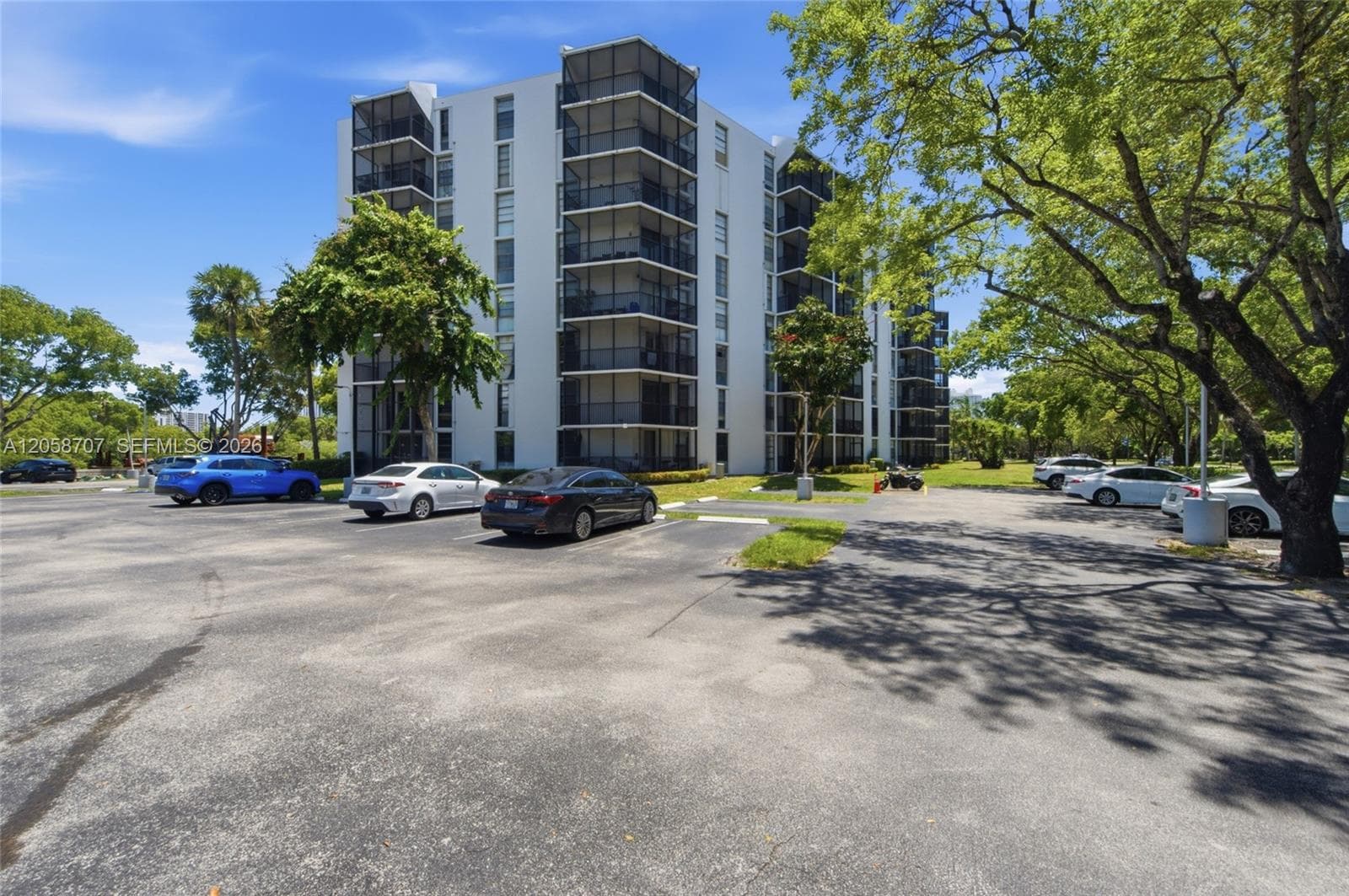 3401 N Country Club Dr # 804, Aventura, FL 33180 photo 3