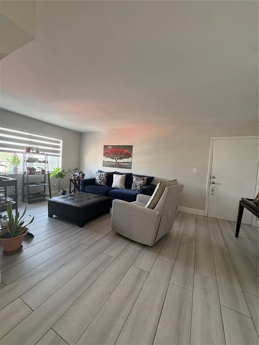 7620 Carlyle Ave # 502, Miami Beach, FL 33141 photo 4