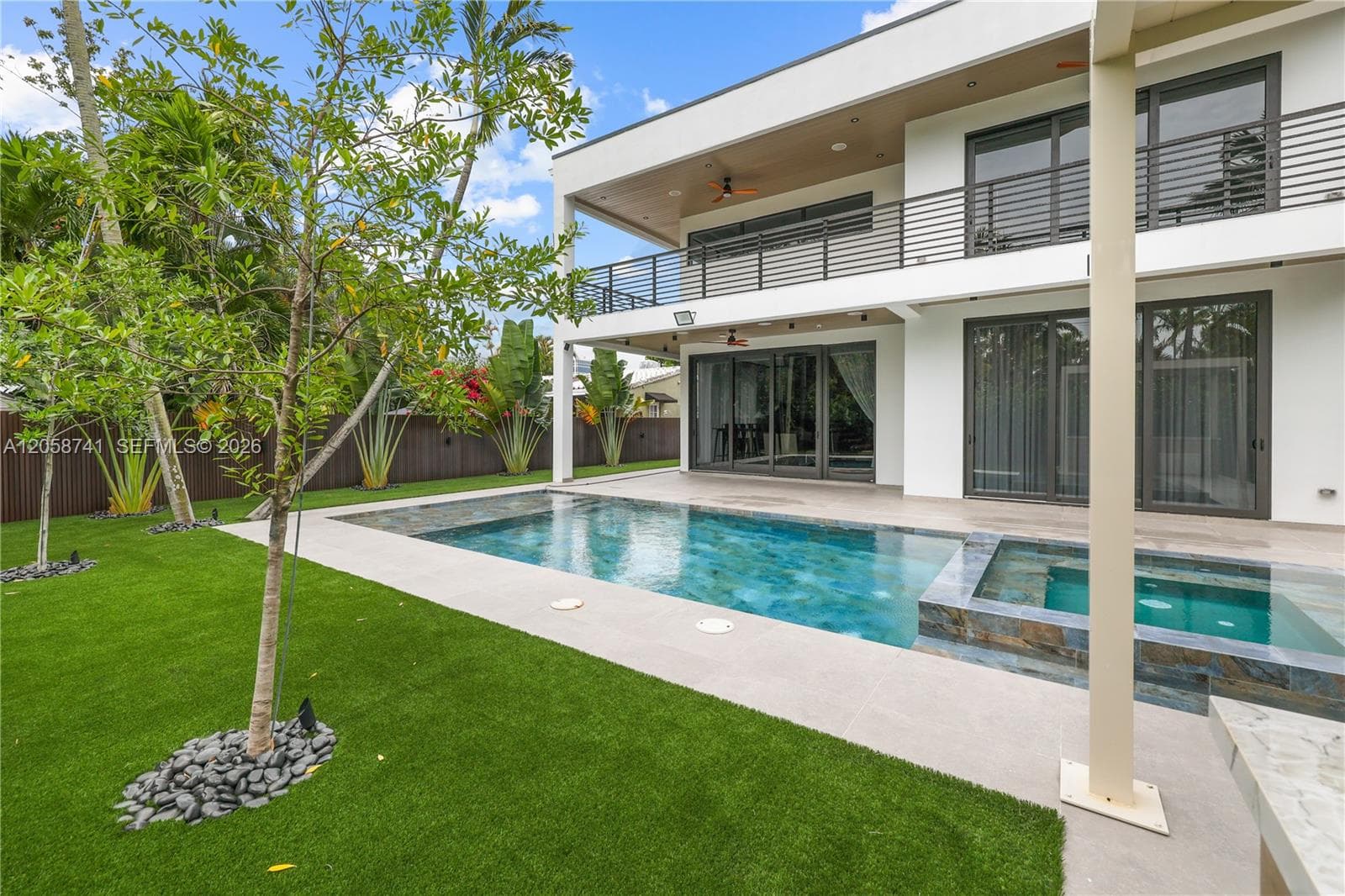 436 NE 10th Ave, Fort Lauderdale, FL 33301 photo 2