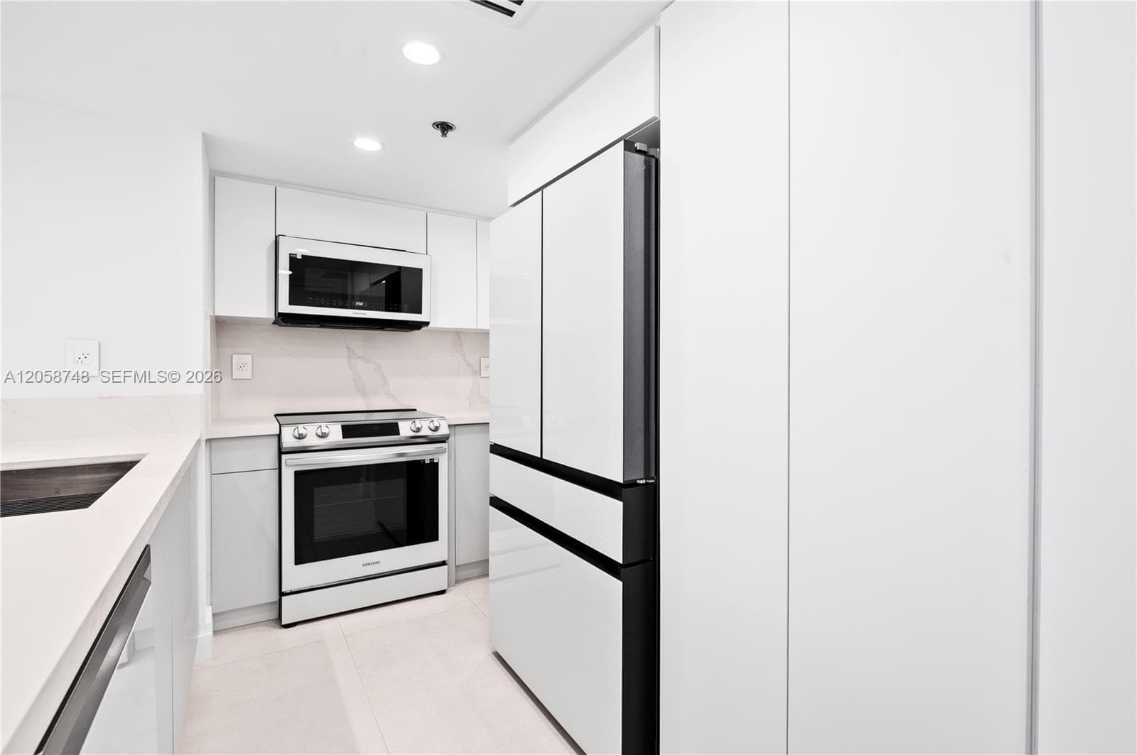 540 Brickell Key Dr # 719, Miami, FL 33131 photo 3