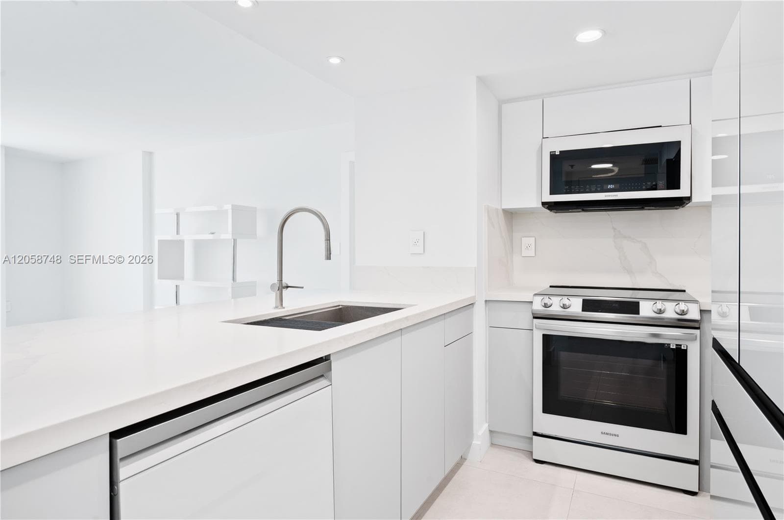 540 Brickell Key Dr # 719, Miami, FL 33131 photo 4