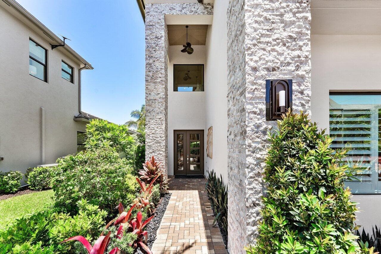 480 42nd Street, West Palm Beach, FL 33407 photo 2
