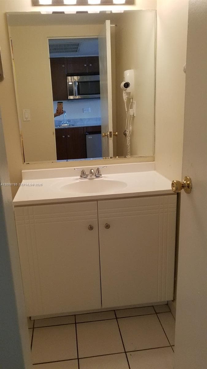 19201 Collins Ave # 429, Sunny Isles Beach, FL 33160 photo 3