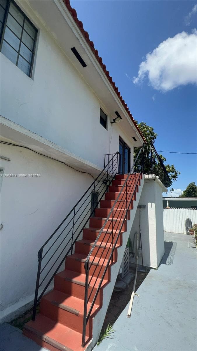 961 E 9th St, Hialeah, FL 33010 photo 2