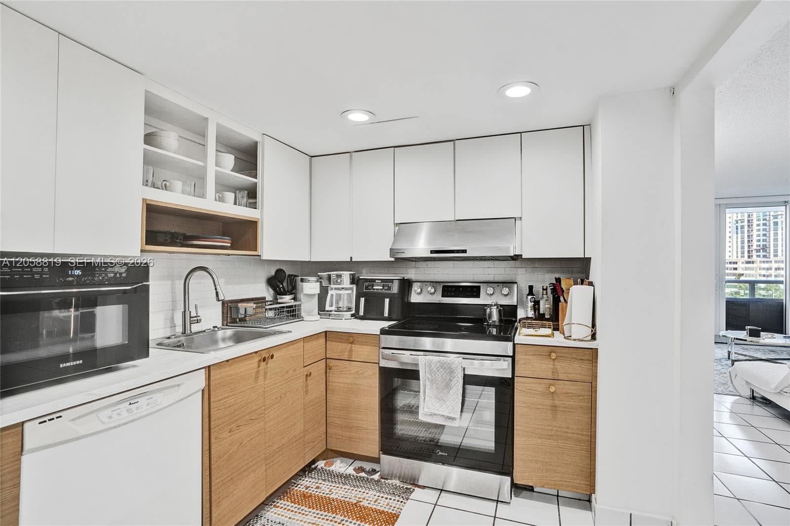 100 Bayview Dr # 401, Sunny Isles Beach, FL 33160 photo 5