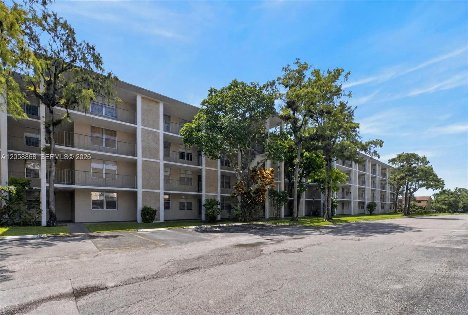 2900 NW 48th Ter # 310, Lauderdale Lakes, FL 33313