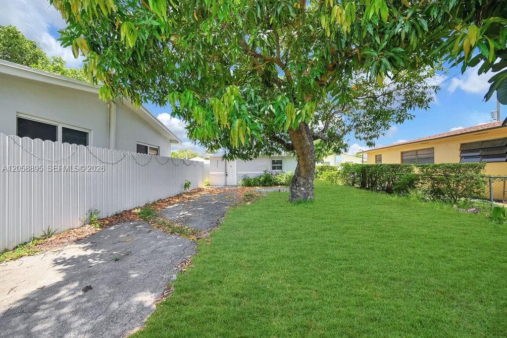 2925 NW 63rd St, Miami, FL 33147 photo 3