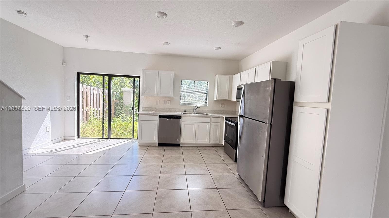 322 NE 1st Dr, Florida City, FL 33034 photo 2