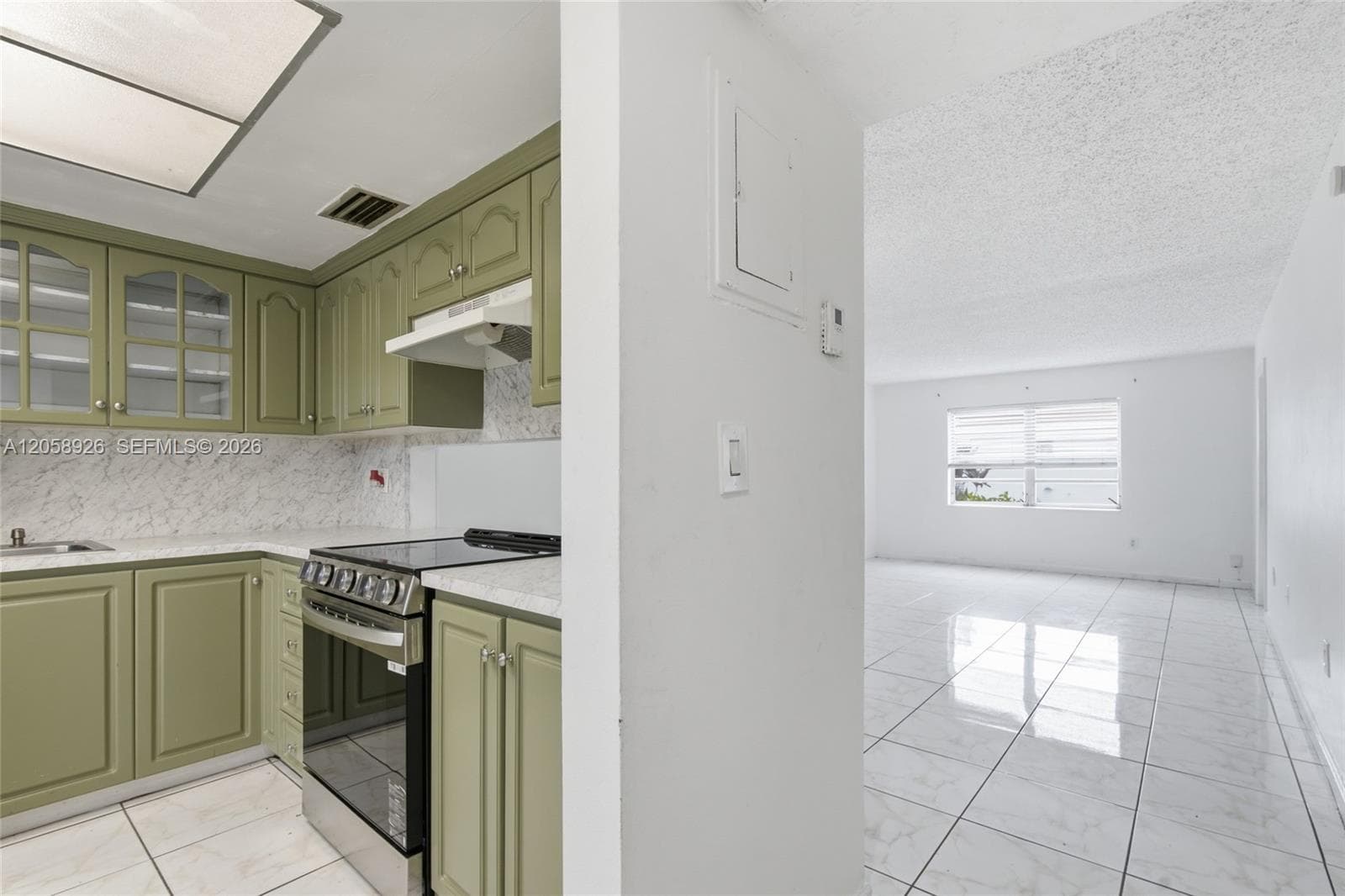 19051 NE 2nd Ave # 1503, Miami, FL 33179 photo 4